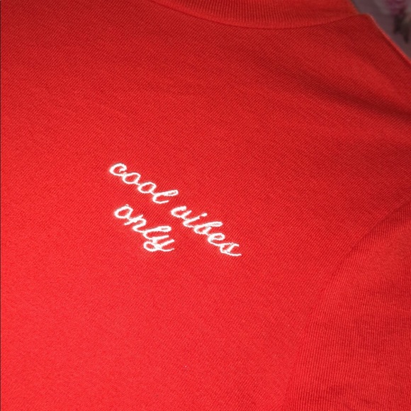 T-Shirt - Picture 2 of 3